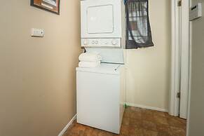 Maple Hill Lodge 2 Bedroom Home by RedAwning