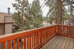 Maple Hill Lodge 2 Bedroom Home by RedAwning