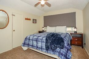 Maple Hill Lodge 2 Bedroom Home by RedAwning