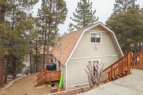 Maple Hill Lodge 2 Bedroom Home by RedAwning