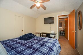 Maple Hill Lodge 2 Bedroom Home by RedAwning