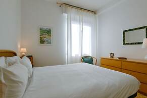 Una finestra su Villa Durazzo