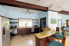 Laru Beya Palmetto Bay