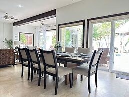 Laru Beya Palmetto Bay