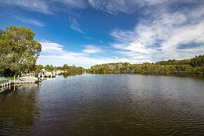 A Waterfront on Palmway