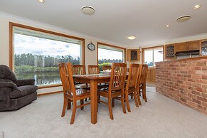 A Waterfront on Palmway