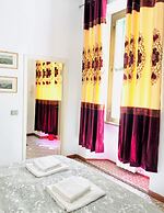 4 Bed Rooms Luxury Apartment Near Colosseum