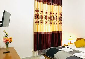 4 Bed Rooms Luxury Apartment Near Colosseum