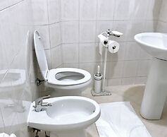 4 Bed Rooms Luxury Apartment Near Colosseum