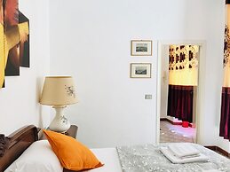 4 Bed Rooms Luxury Apartment Near Colosseum
