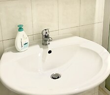 4 Bed Rooms Luxury Apartment Near Colosseum