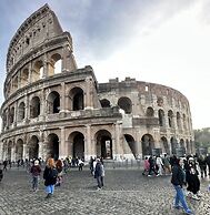 4 Bed Rooms Luxury Apartment Near Colosseum