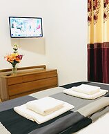 4 Bed Rooms Luxury Apartment Near Colosseum