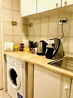 4 Bed Rooms Luxury Apartment Near Colosseum