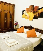 4 Bed Rooms Luxury Apartment Near Colosseum