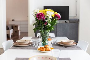 Mirror House Lovely Apartment