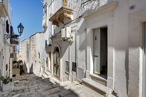 Mirror House Lovely Apartment