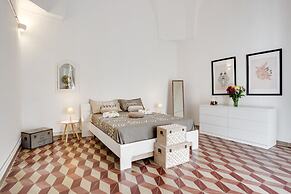 Mirror House Lovely Apartment