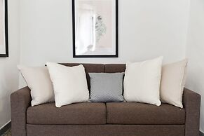 Mirror House Lovely Apartment