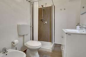 Mirror House Lovely Apartment