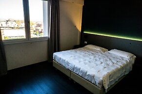 Venice Terminal Apartments & Suites