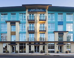 Art House Hotel and Suites