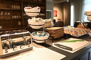 Art House Hotel and Suites