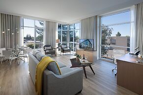 Art House Hotel and Suites