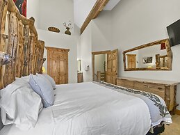 Timberwolf Lodge 6 2 Bedroom Cabin by RedAwning