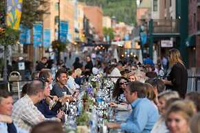 Timberwolf Lodge 6 2 Bedroom Cabin by RedAwning
