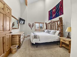 Timberwolf Lodge 6 2 Bedroom Cabin by RedAwning