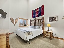 Timberwolf Lodge 6 2 Bedroom Cabin by RedAwning