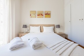 Relaxing Koukaki Apartment by CloudKeys