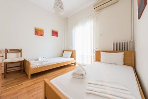 Relaxing Koukaki Apartment by CloudKeys