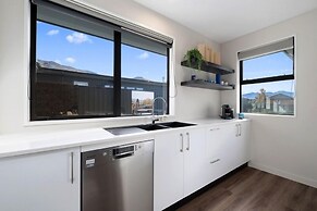 Sapphire Spring Rise