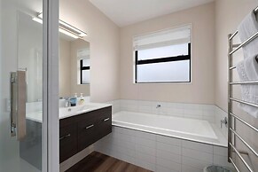 Sapphire Spring Rise