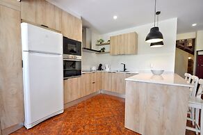 Spacious Retreat With Prime Location, Private Pool, Snooker, Free AC &