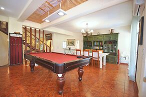 Spacious Retreat With Prime Location, Private Pool, Snooker, Free AC &