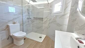 Spacious Retreat With Prime Location, Private Pool, Snooker, Free AC &