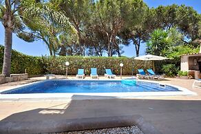 Spacious Retreat With Prime Location, Private Pool, Snooker, Free AC &