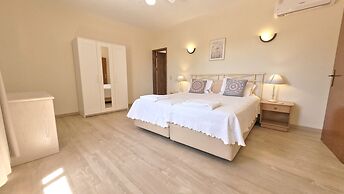 Spacious Retreat With Prime Location, Private Pool, Snooker, Free AC &