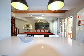 Spacious Retreat With Prime Location, Private Pool, Snooker, Free AC &