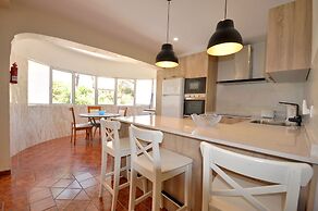 Spacious Retreat With Prime Location, Private Pool, Snooker, Free AC &