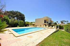 A Stylish Villa With a Private Pool, Short Drive From the Centre, Free