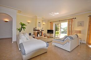 A Stylish Villa With a Private Pool, Short Drive From the Centre, Free