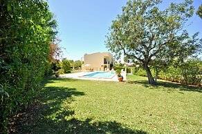 A Stylish Villa With a Private Pool, Short Drive From the Centre, Free