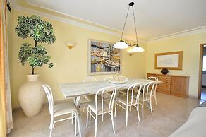 A Stylish Villa With a Private Pool, Short Drive From the Centre, Free