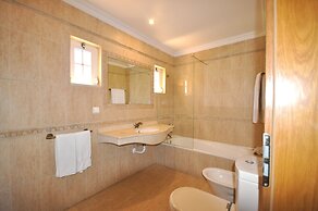 A Stylish Villa With a Private Pool, Short Drive From the Centre, Free