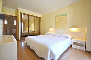 A Stylish Villa With a Private Pool, Short Drive From the Centre, Free