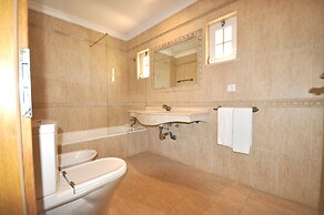 A Stylish Villa With a Private Pool, Short Drive From the Centre, Free